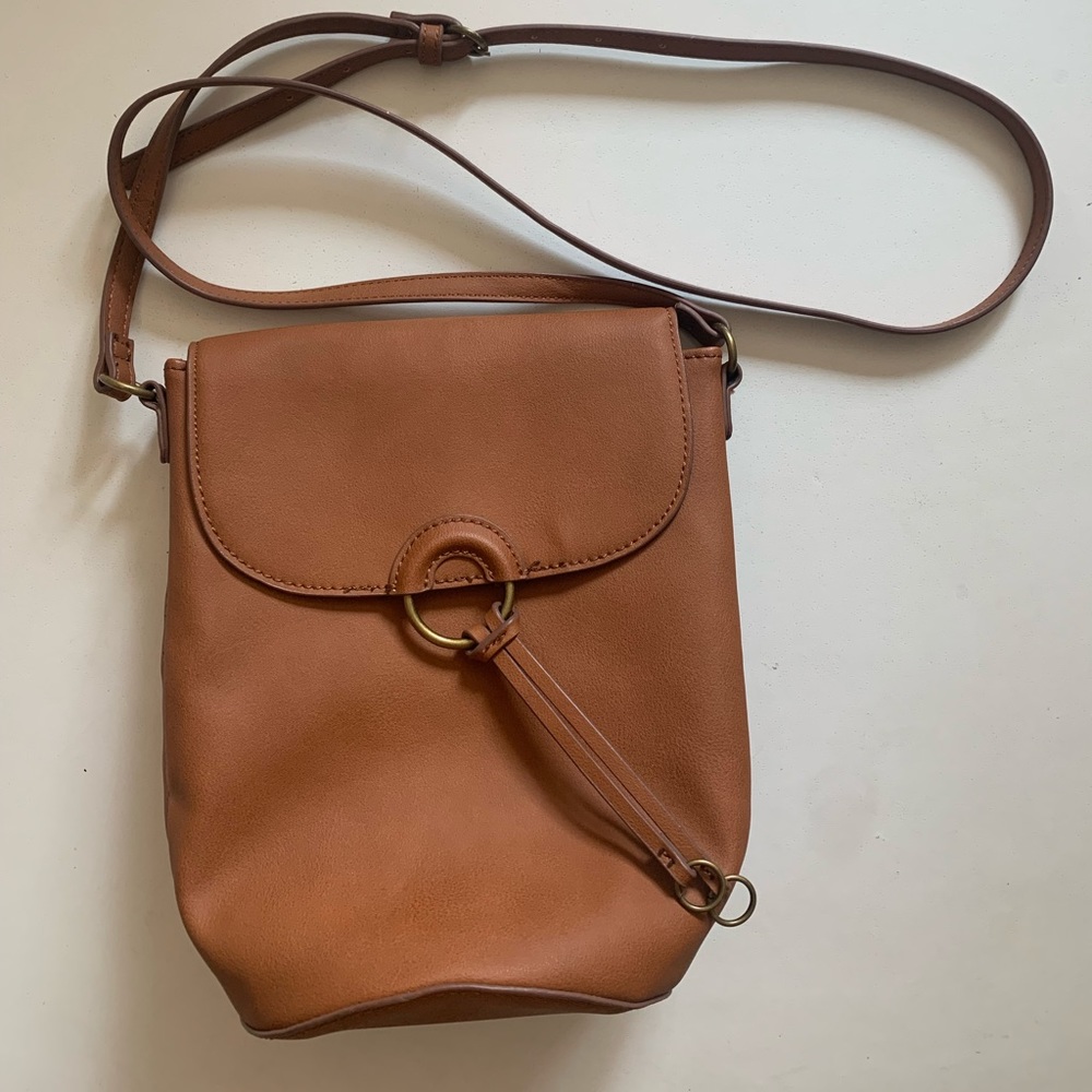 Universal threads cross body brown